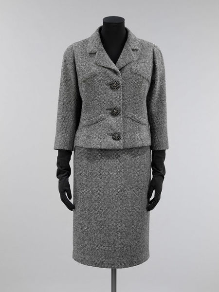 Cristobal Balenciaga: Skirt Suit, 1954 © Victoria and Albert Museum, London