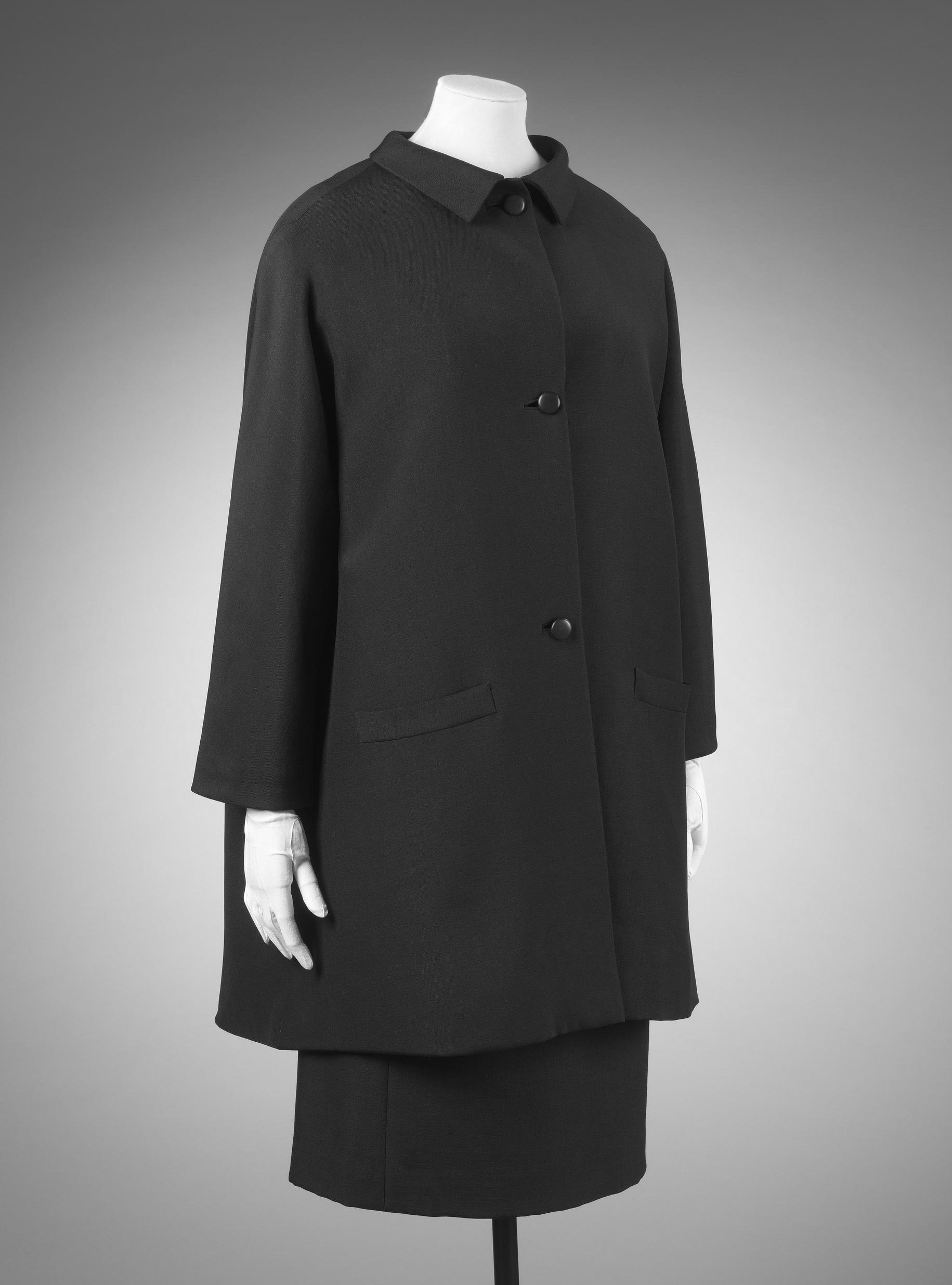 Cristobal Balenciaga: Skirt Suit, 1964 © Victoria and Albert Museum, London
