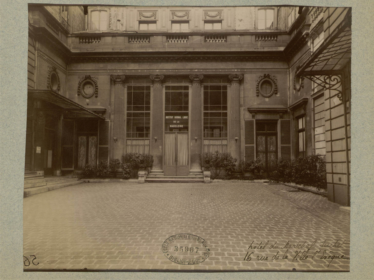 Eugène Atget: the former Hôtel Alexandre (1763-66) by Étienne-Louis Boullée Source gallica.bnf.fr / Bibliothèque nationale de France