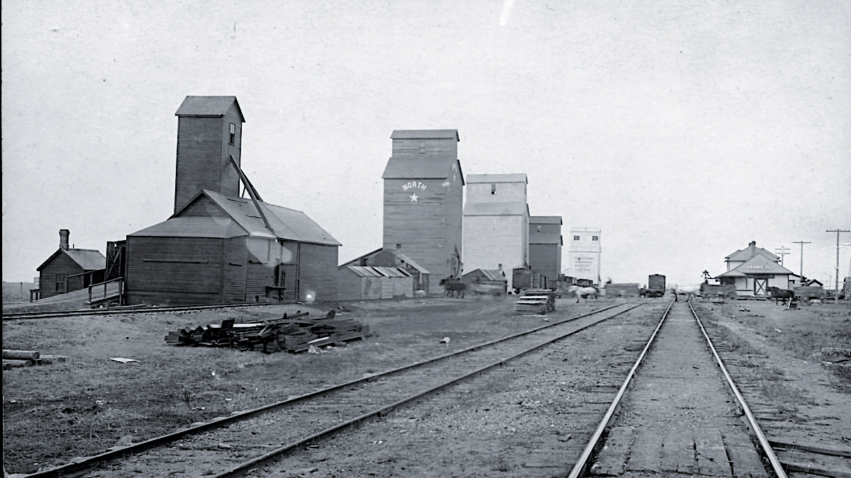 Grain Elevators, Davidson, Saskatchewan Historic Photograph © www.prairie-towns.com