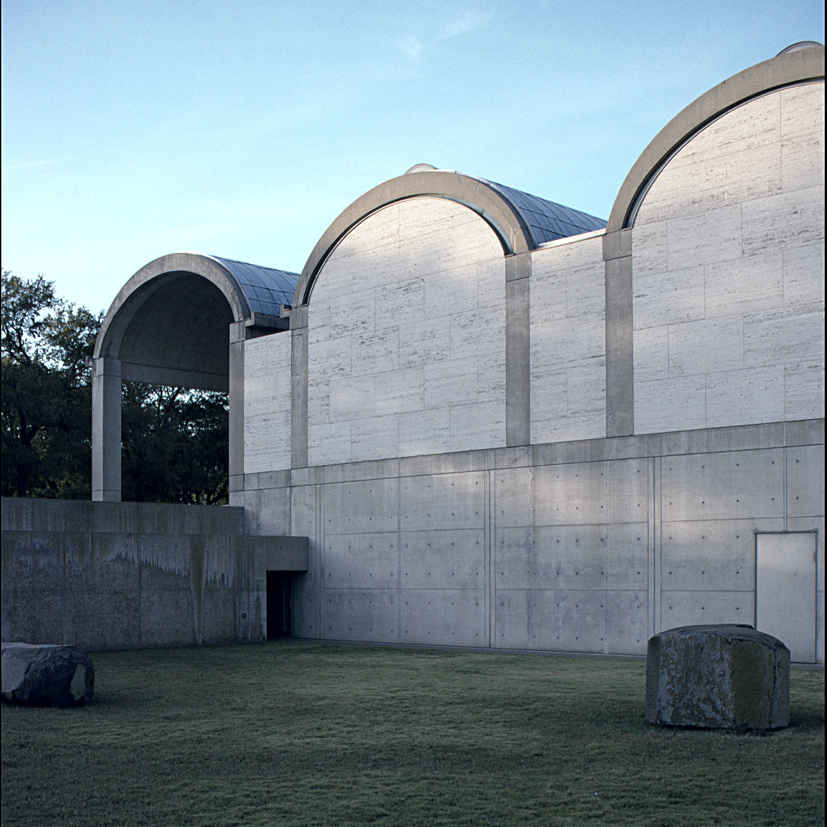 Isamu Noguchi: Constellation (for Louis Kahn) 1982 © Thomas Deckker 1995