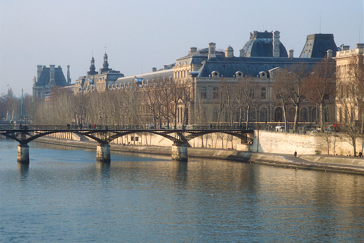 Louvre, Paris photograph © Thomas Deckker 1997