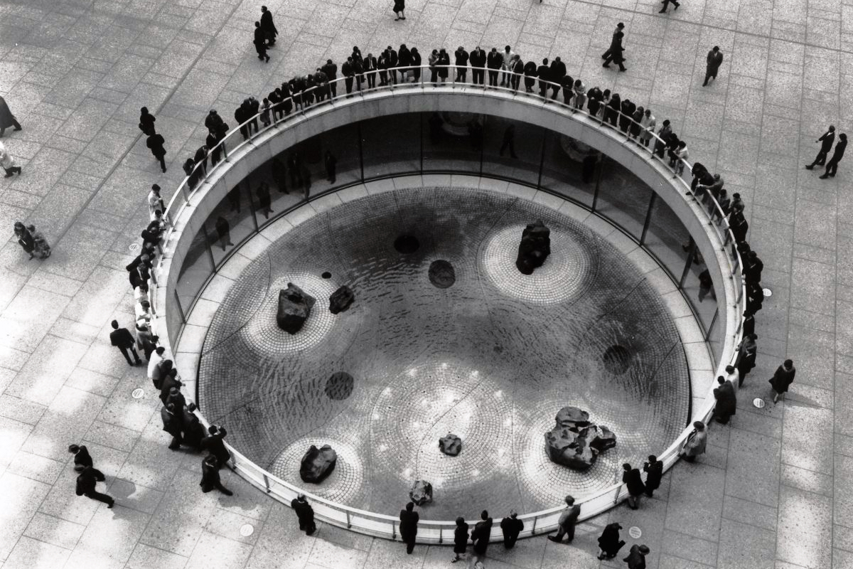 Isamu Noguchi: Garden for Chase Manhattan Bank Plaza, New York 1961-64. The Noguchi Museum Archives, 01935. Photo: Arthur Lavine. © The Isamu Noguchi Foundation and Garden Museum / ARS