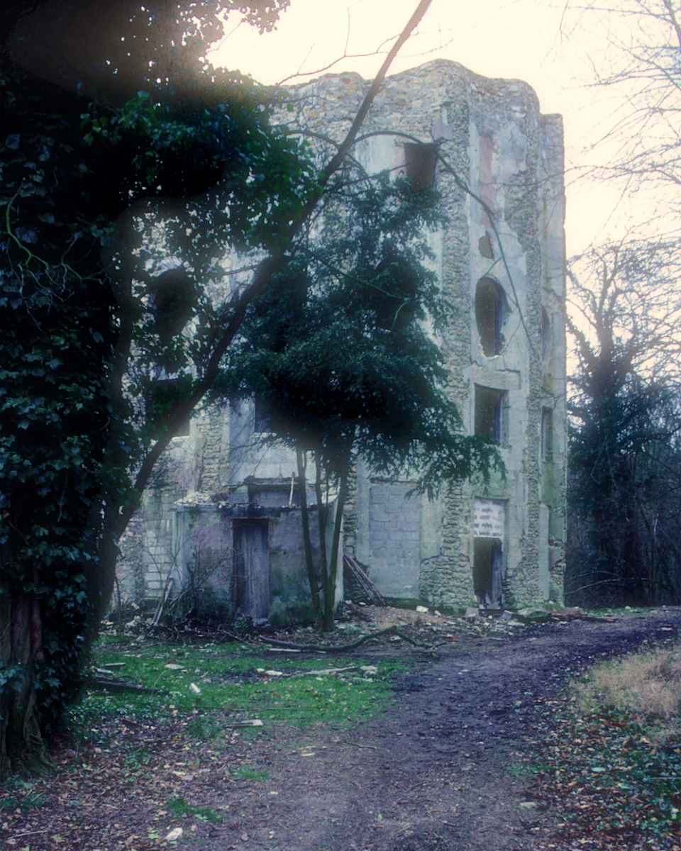 François de Monville: le Colonne Détruite, Désert de Retz (1781-1785) © Thomas Deckker 1984