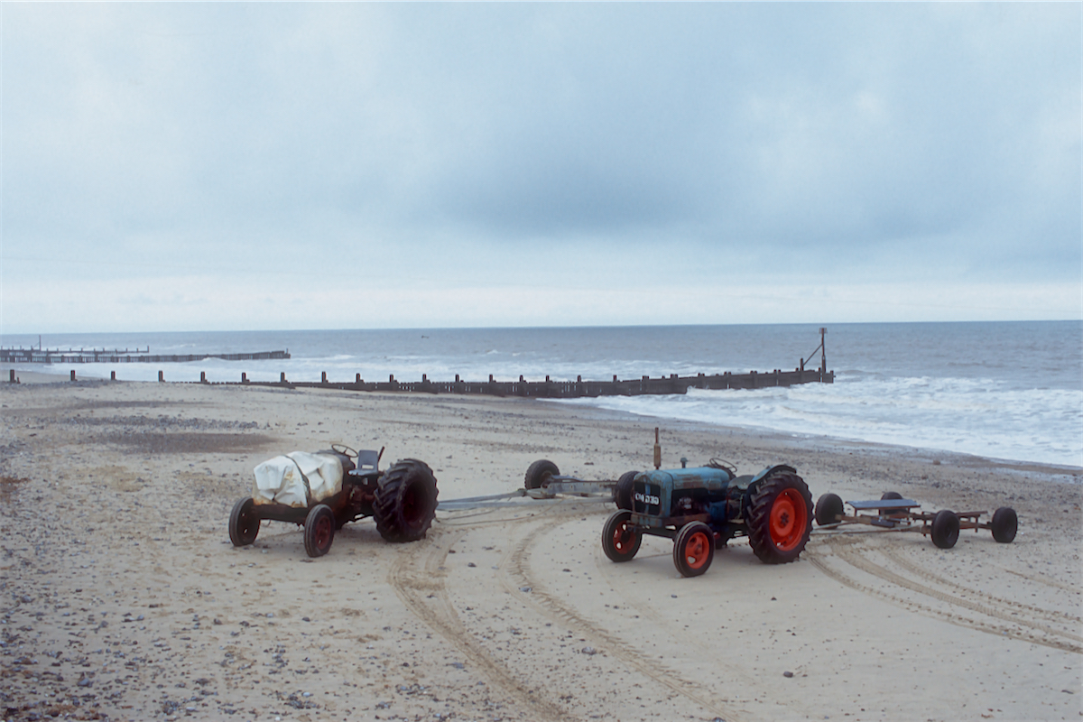 Tractors, Norfolk Coast photo © Thomas Deckker 2018