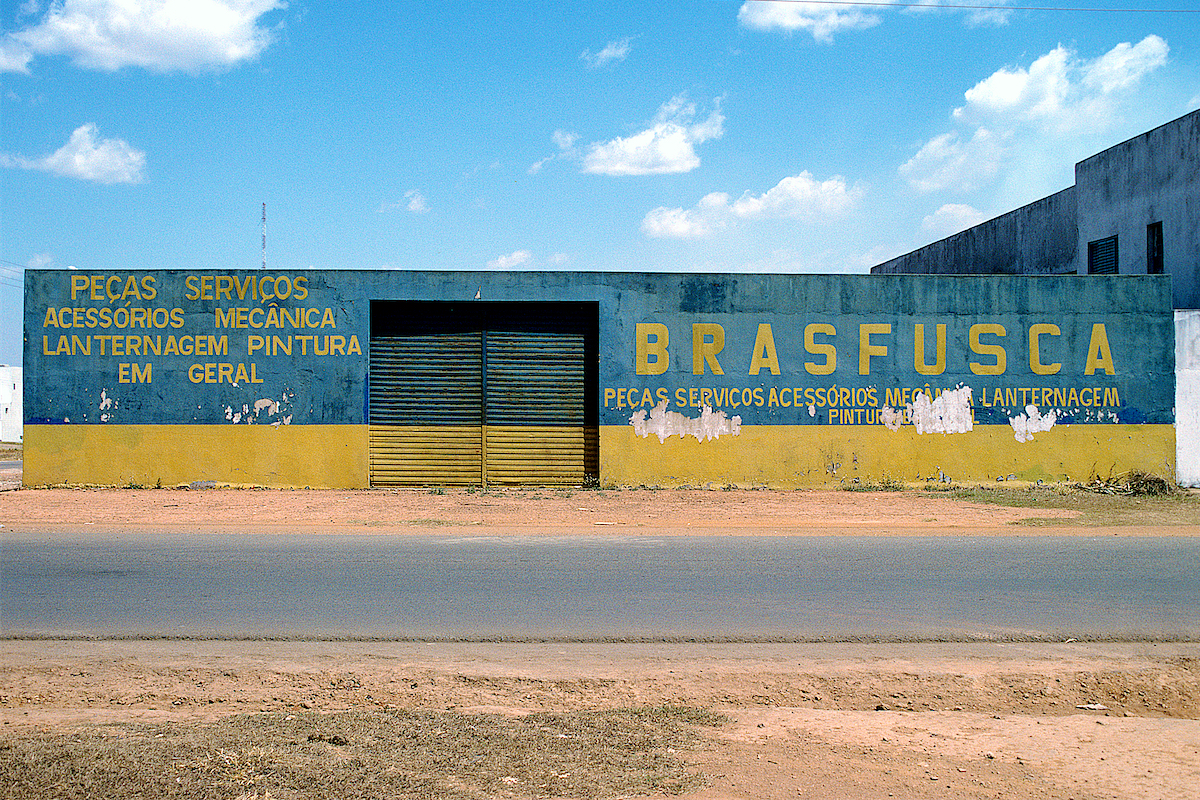 Street Sign, Brasilia photo © Thomas Deckker 1997