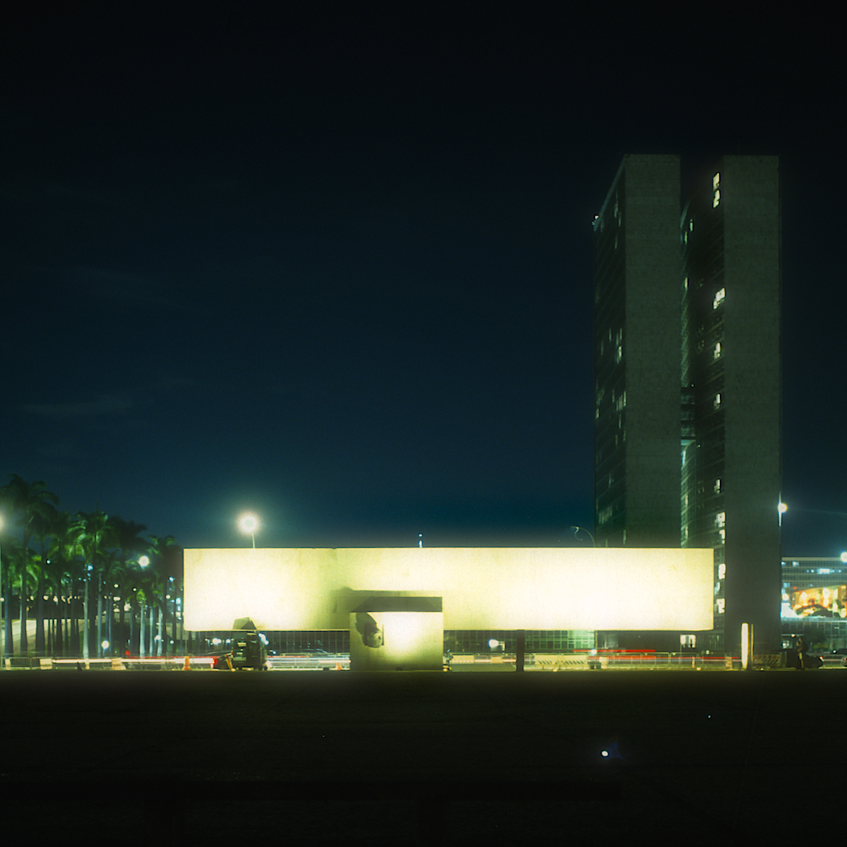 Praça dos Tres Poderes, with the Congresso in the background, Brasília photo © Thomas Deckker 2026