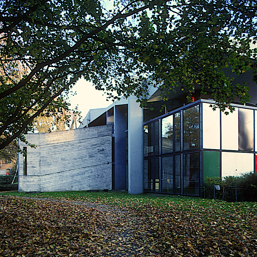 Le Corbusier: Heidi Weber Pavilion, Zurich photograph © Thomas Deckker 1996