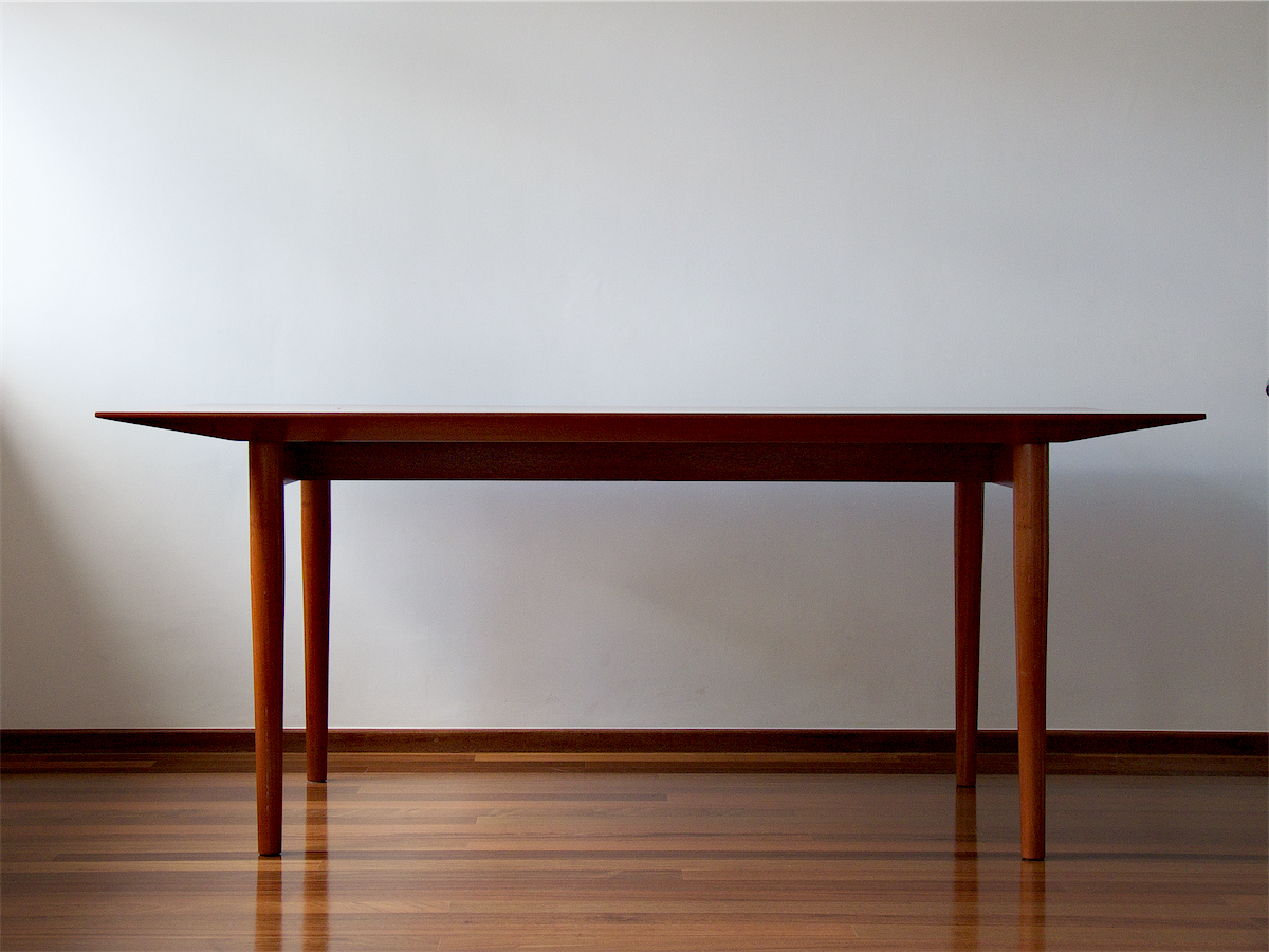 Thomas Deckker Architect: 'Brasilia' Table