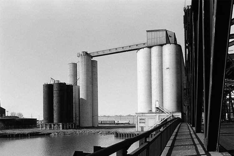 Patricia Bazelon: Kellogg Elevator © Patricia Bazelon / CEPA Gallery, Buffalo 1985