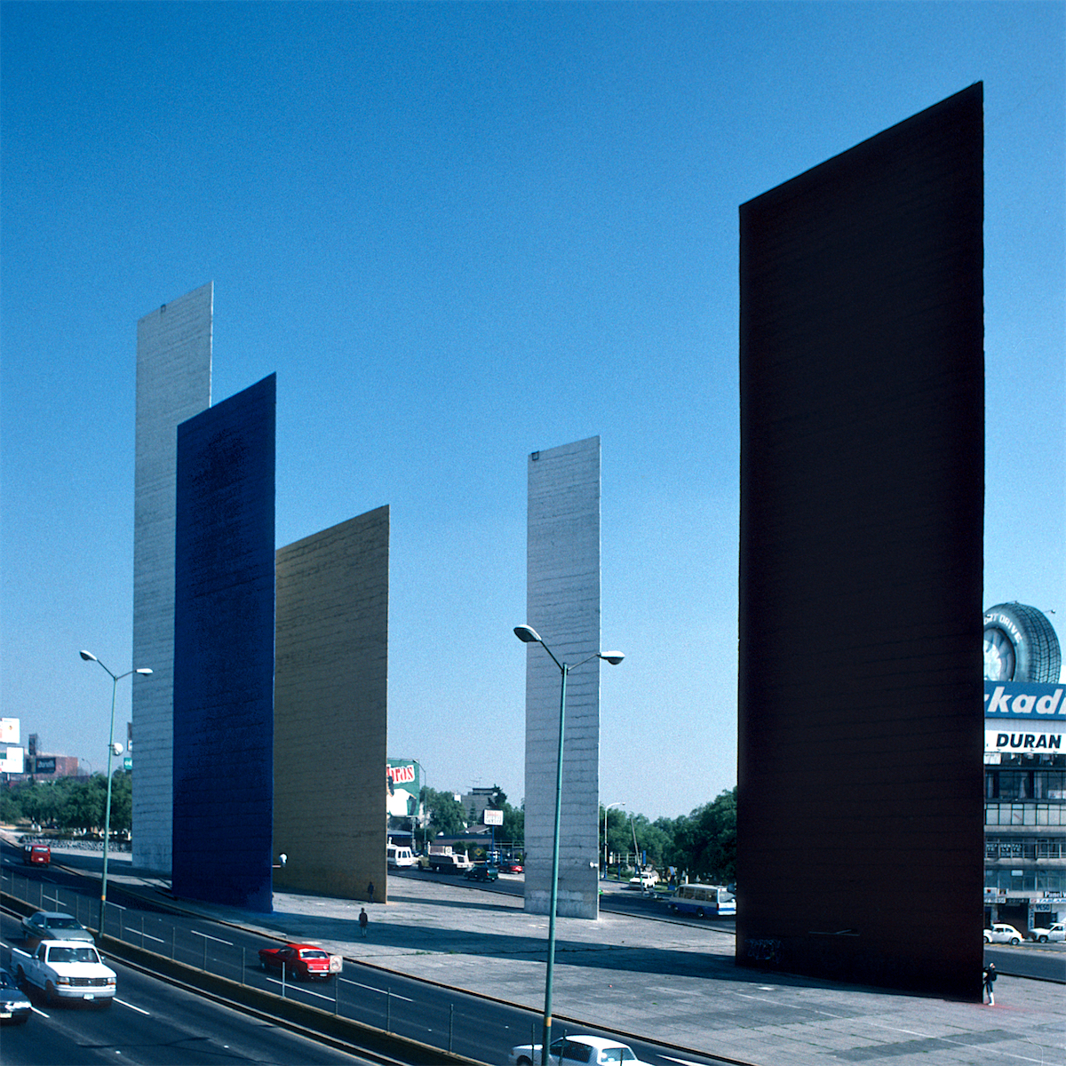 Luis Barragan and Mathias Goeritz: Torres de Satlite, Mexico City, 1957 photo Thomas Deckker 1997