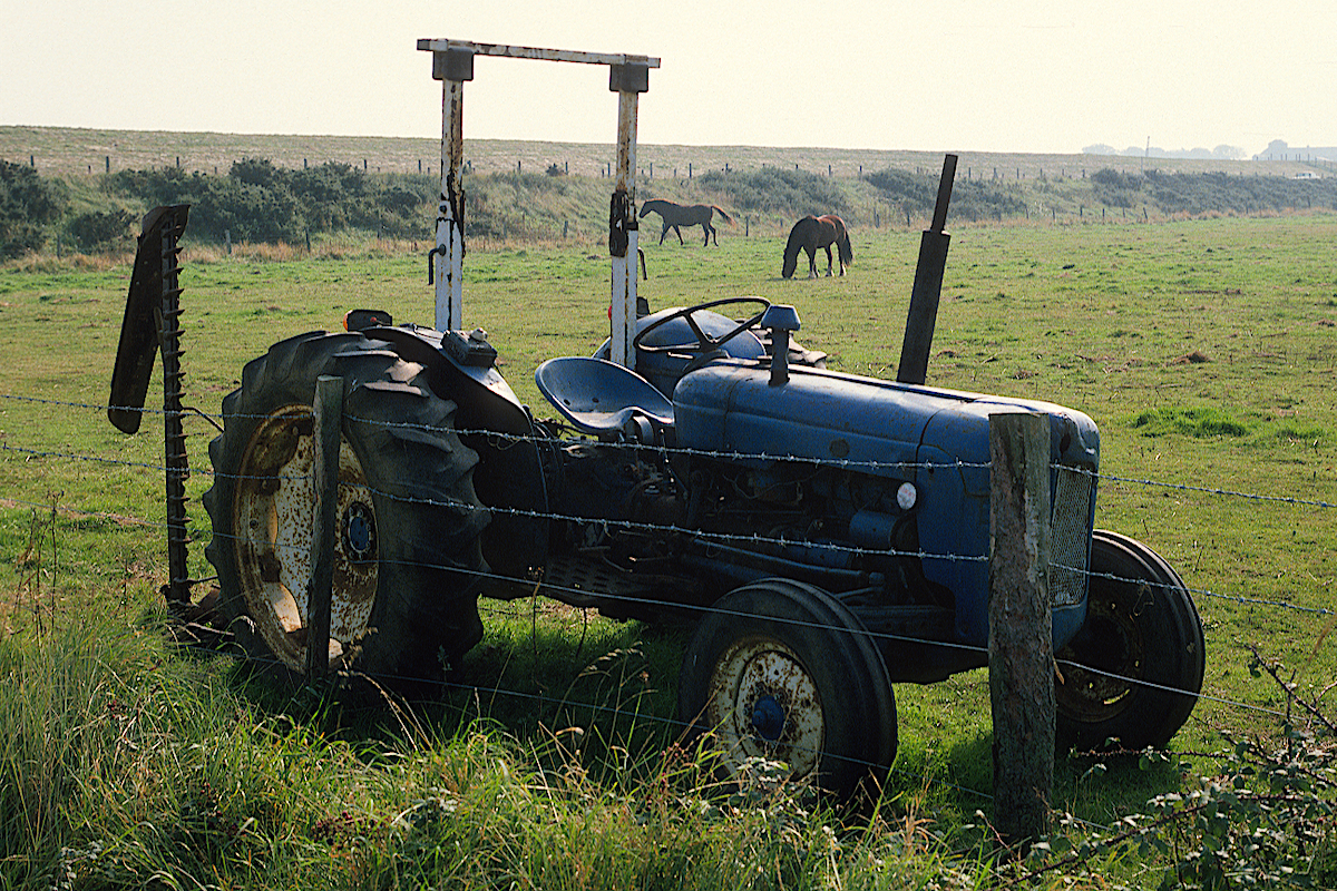 Tractor, Norfolk photo © Thomas Deckker 2020